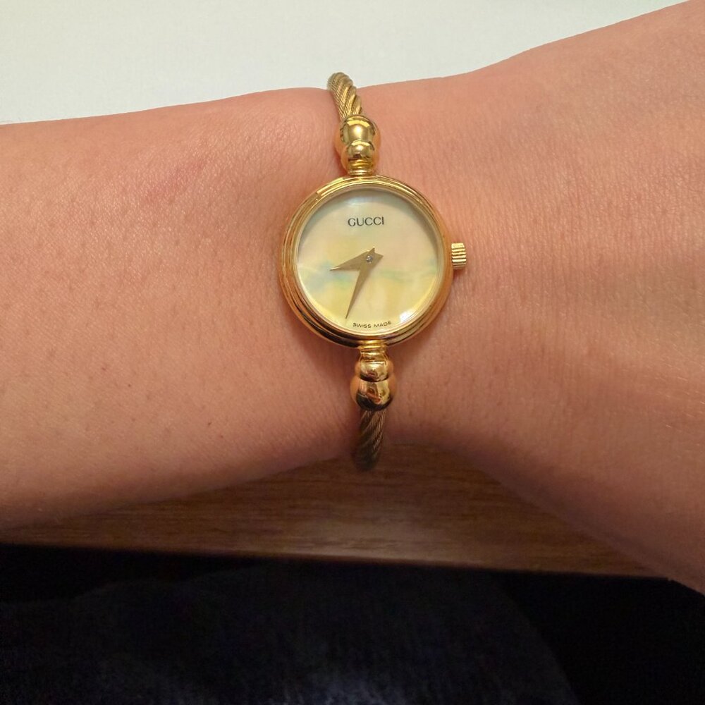 100% Authentic Vintage Mother of Pearl Gucci Watch - Picture 5 of 5